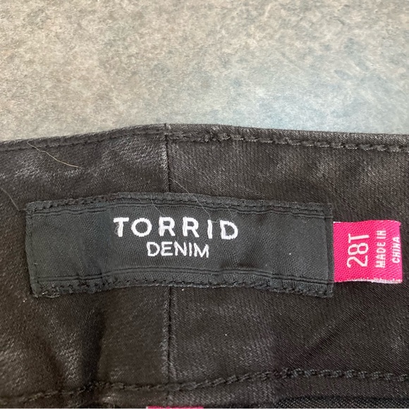 Torrid Size 28T (Tall) Black 3 Button Jeans Inseam 29 - Picture 3 of 9